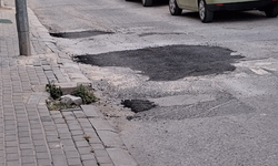 Ara Sokaklarda Bozulan Yollar Onarılıyor