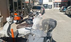 Apartman Girişine Gelişigüzel Park Edilen Motosikletler Tepki Çekti