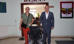 Büyükkarıştıran Belediyesi’nden Ayşe Şen’e Tekerlekli Sandalye Desteği