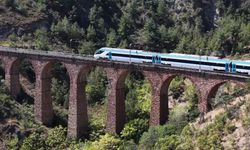 "Test süreçleri başarıyla devam eden Milli Elektrikli Hızlı Tren'imiz saatte 250 kilometre hıza ulaştı"