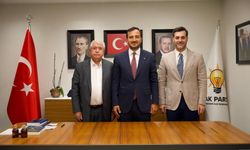 Üsküdar'da 4 CHP'li meclis üyesi AK Parti'ye katıldı