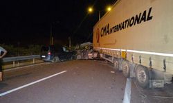 Bursa’da tır ile otomobil çarpıştı: 1 ölü, 7 yaralı