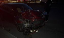 Virajı alamayan otobüs iki otomobile çarptı: Ölümle burun buruna geldiler
