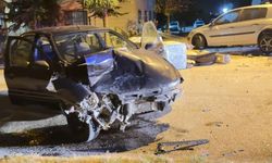 Edirne'de otomobil park halindeki araca ve çöp konteynerlerine çarptı
