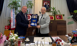 Başkan Özbay’dan İl Başkanı Savaşan’a Tebrik Ziyareti