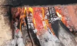 Kışlık Hazırlıkları Sürüyor: Patlıcan ve Biberler Közde