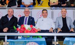 Başkan Bulut, Kadın Voleybol Takımını Tribünden Destekledi