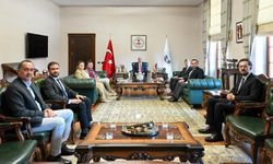 Vali Turan, İlahiyat Fakültesi Dekanı Erkan’ı Kabul Etti