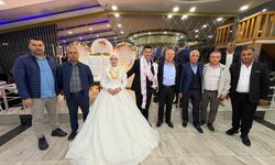 Başkan Çamlıca, Dilek ve Vedat’ın Düğününe Katıldı