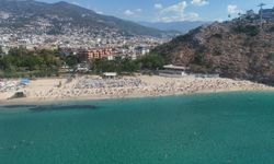 Antalya plajlarında ekim ayında yazdan kalma günler