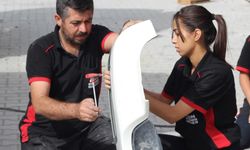 Babasını izleyerek büyüyen kız, kaportacılığı meslek edindi