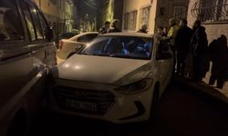 Bursa’da önce otomobille kovaladı, kaza yaptırdı... Kaldırım taşıyla peşine düştü