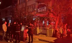 Mersin'de 3 katlı binanın zemini çöktü: 40 kişi tahliye edildi