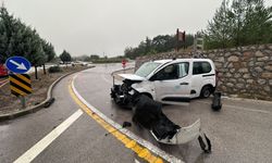 Çanakkale’de hafif ticari araç takla attı, sürücü yaralandı