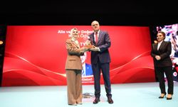 Mehmet Akif Üstündağ, Aile ve Spor Değerlerine Katkı Ödülü'ne layık görüldü