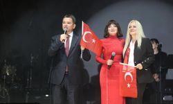 Osmangazi’de Cumhuriyet coşkusu Göksel’in şarkılarıyla taçlandı