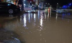 Tekirdağ’da sağanak yağış etkili oldu, cadde sular altında kaldı