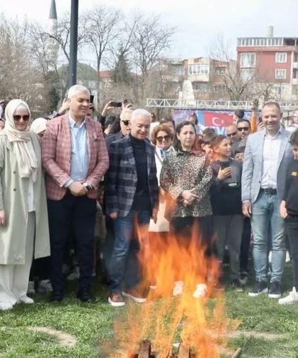 Nevruz Coşkusu: Vali Turan Nevruz Ateşini Yaktı