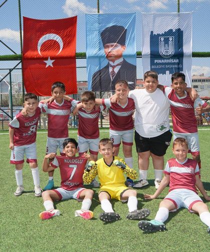 23 Nisan Futbol Turnuvası Şampiyonu Koloğlu İlkokulu