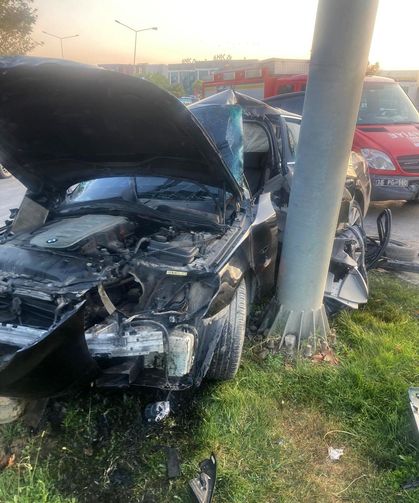 Direğe çarpan aracın sürücüsü ağır yaralandı