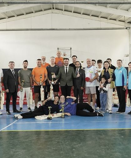 Babaeski’de Masa Tenisi Heyecanı: Başkan Yayla Ödülleri Takdim Etti