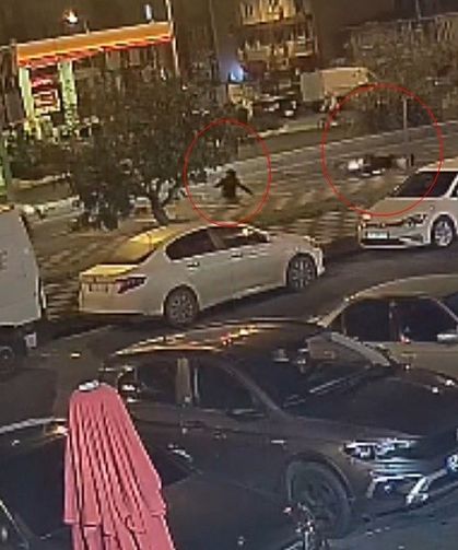 Metrelerce sürüklendi, kazayı yara almadan atlattı: O anlar kamerada