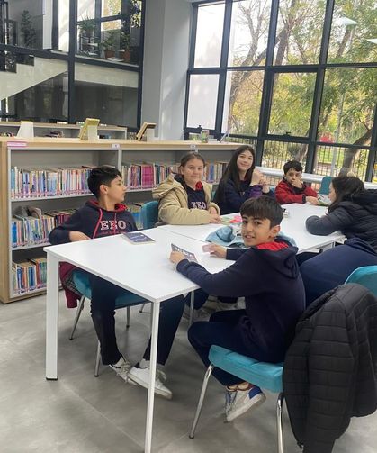 Lüleburgaz’da Ortaokul Öğrencilerinden Kütüphane Ziyareti