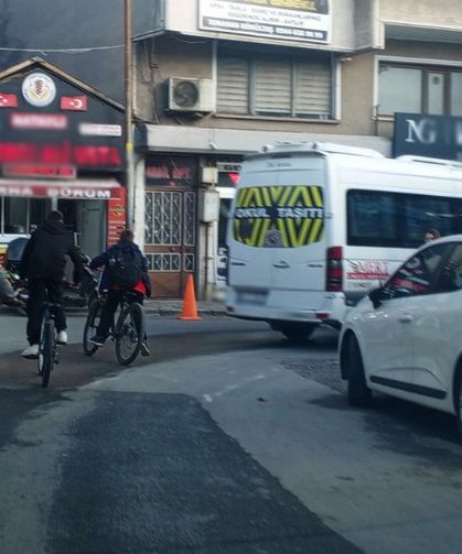 Kırklareli’nde Çocukların Araç Yoğunluğunda Bisiklet Sürmesi Dikkat Çekti