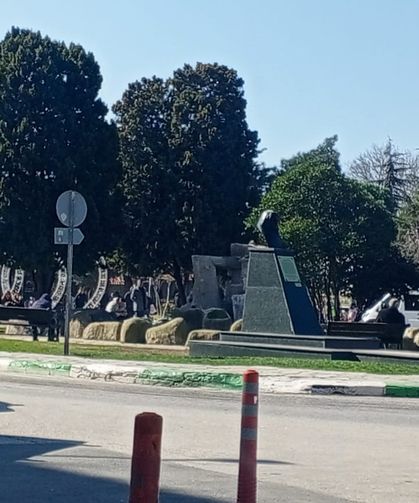 Özgürlük ve Demokrasi Meydanı’nda Öğle Sakinliği