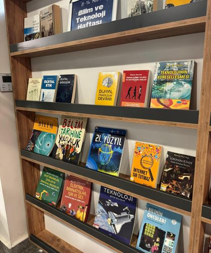 Kütüphanede Bilim ve Teknoloji Sergisi Düzenlendi
