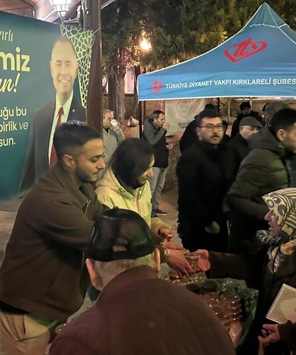 Kadir Gecesi’nde Camilerde Helva İkramı Yapıldı