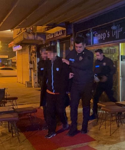 Hırsızlığın böylesi... Hırsızlık için girdiği kafede ısındı, yemek yedi