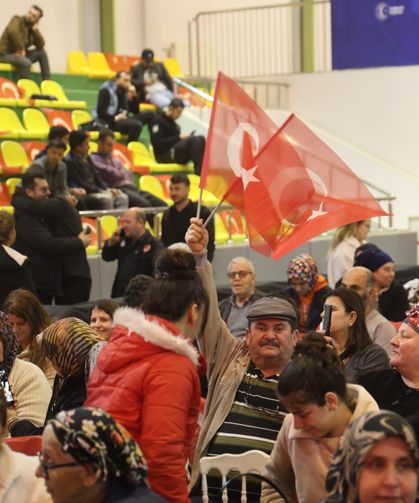 Ev hayaliyle kura çekim törenine gelen vatandaşlar heyecan dolu anlar yaşadılar