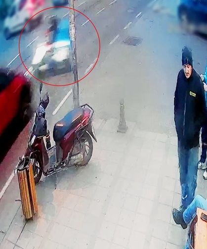 Çorlu'da otomobille çarpışan motosikletlinin yaralandığı kaza kamerada