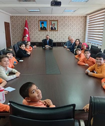 Minik Öğrencilerden Kaymakam Özderin’e Ziyaret