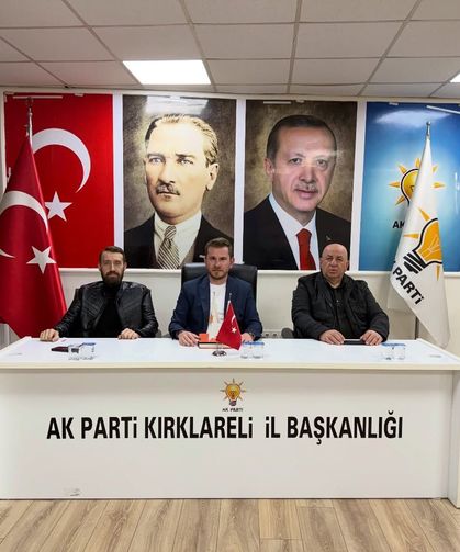 AK Parti Merkez İlçe Yönetimi Toplantı Düzenledi