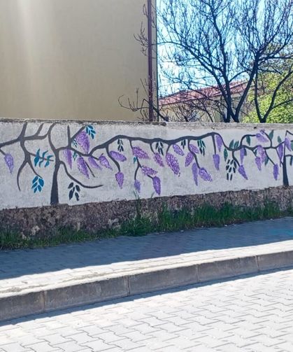Karşı Karşıya İki Duvar: Biri Sanat, Diğeri Vandalizm