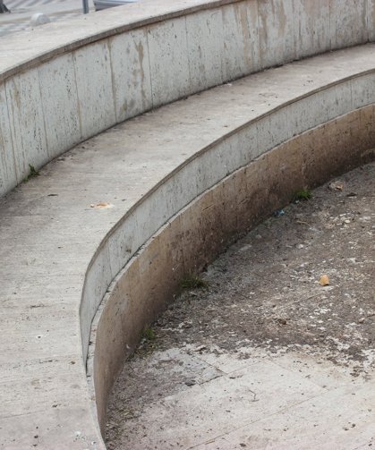 Parkta Burun Direklerini Sızlatan Koku