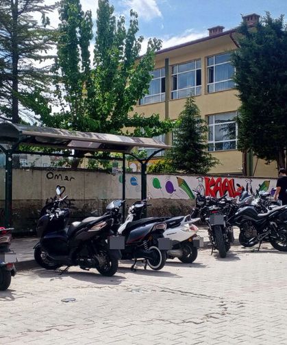 Öğrenci Yoğunluğu Motosiklet Park Sorununu Büyüttü