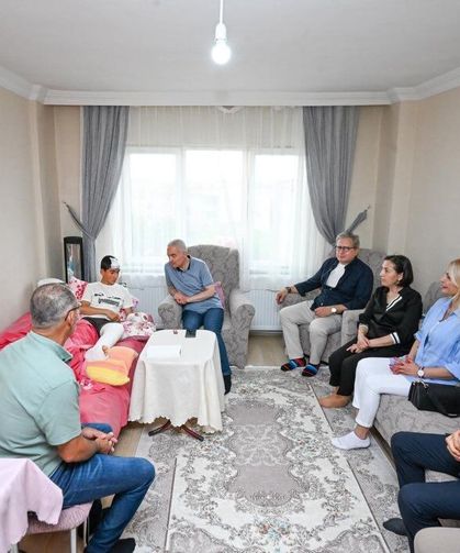 Vali Turan’dan Yaralı Öğrenciye Geçmiş Olsun Ziyareti