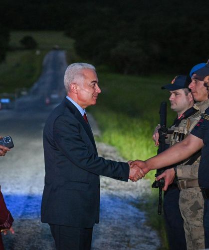 Vali Turan’dan Jandarma Kontrol Noktasına Bayram Ziyareti