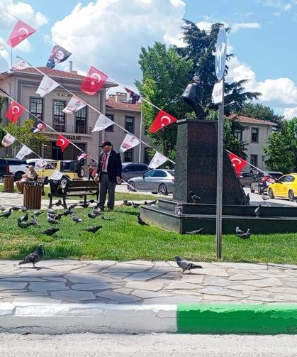 Güvercinlerin Mesaisi Meydanda Başladı