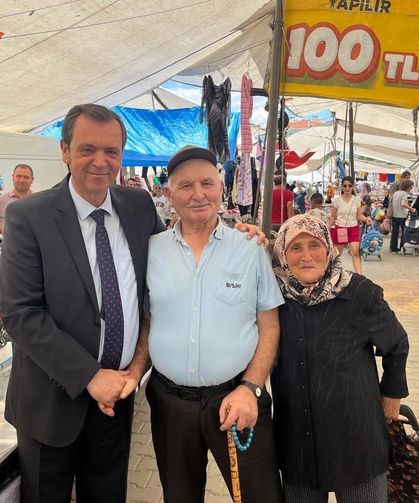 Başkan Özalp Pazar Esnafı ve Vatandaşlarla Buluştu