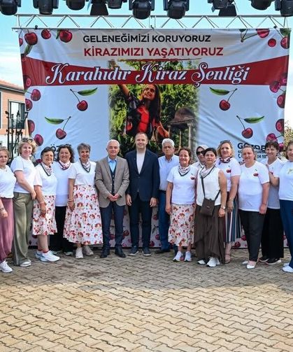 Karahıdır Kiraz Şenliği Yoğun Katılımla Gerçekleştirildi