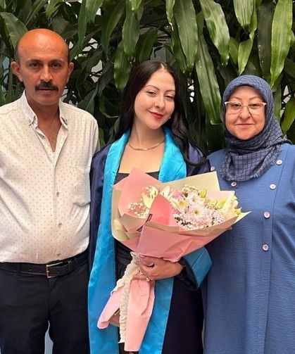 Çobanlık yaparken 2 dil öğrendi, üniversiteyi birincilikle bitirdi