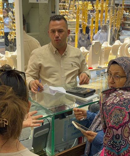1 milyon 300 bin lira dolandırılmaktan kuyumcunun dikkati sayesinde kurtuldu