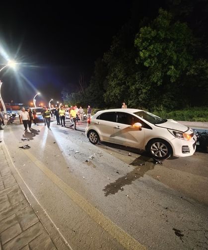 Otomobil ile kafa kafaya çarpışan motosiklet sürücüsü yaralandı