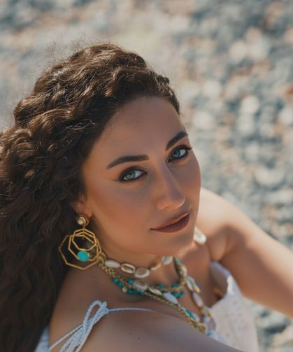 Ayşenur Gök’ten 20 Yıllık Duygusal Hikâye: “Gökyüzüm” İle Eski Duygular Yeniden Hayat Buldu