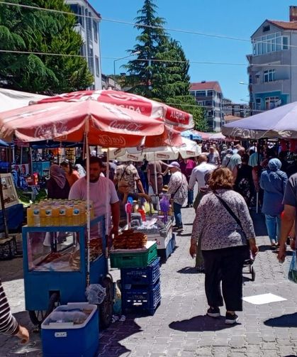 Güneşli Havada Pazar Hareketlendi, Tezgâhlarda Fiyatlar Dikkat Çekti