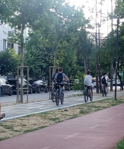 Bisiklet Yolunda Yürüyüş Dikkat Çekti